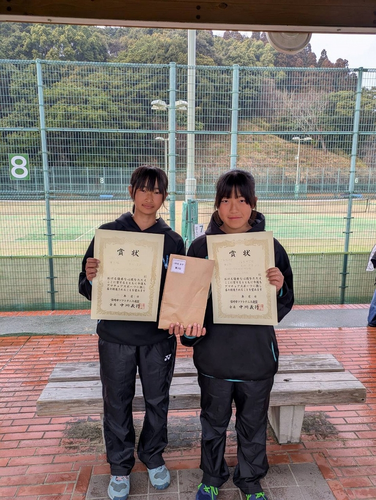 2年生女子の部　3位 黒岩優海・尾﨑心音　ペア 住吉中学校