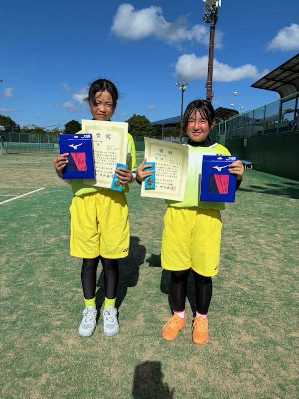小学生女子の部 優勝 松下・荒木ペア（清武ジュニア）