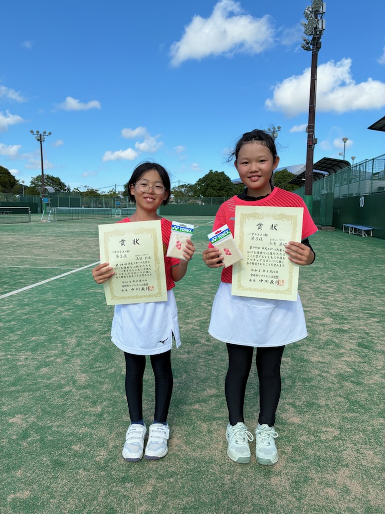 小学生女子Aの部 ３位 長友・満留ペア（宮崎フェニックスSTC）