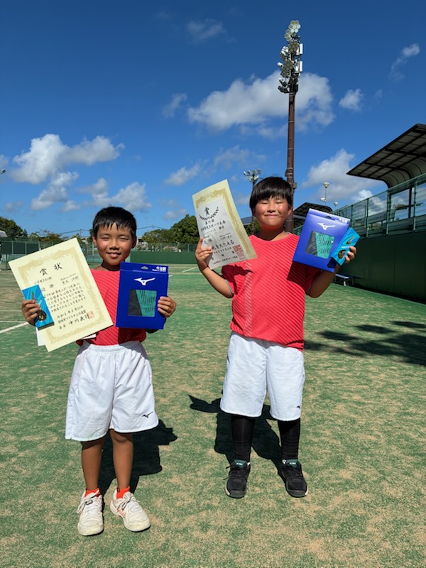 小学生男子Bの部 優勝 黒木・河野ペア（宮崎フェニックスSTC）